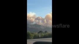 US: Brush Fire Erupts Near Moorpark, California, Prompting Evacuations 5
