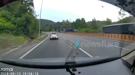 Quick-thinking driver swerves to avoid car that suddenly stops