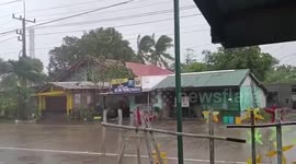 Typhoon Yinxing batters homes in northern Philippines
