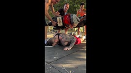 Man performs push-ups with motorcycle on his back in São Paulo