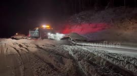 US: Snowplow Crews Work Through the Night to Clear Utah's Canyon Roads