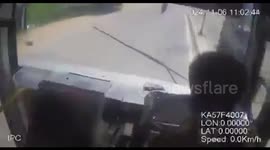 India: Driver got a heart attack while driving the bus, the conductor took over the steering in a filmy style