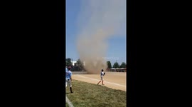 Dust devil disrupts youth baseball game in Pennsylvania