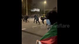 Netherlands: Dutch police chased and suppressed the pro-Palestine activists who stood up against the Maccabi Tel-Aviv's fans' attacks