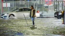 US, Los Angeles: Beverly Grove Major Water Main Break