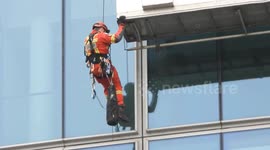The GRIMP: French Firefighter unit specialized in rescue requiring high climbing techniques, particularly in urban environments. Training day. Paris outskirt,  Issy-les-Moulineaux, France. 9 Nov2024.