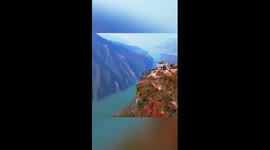 Red leaves adorn Qutang Gorge on China's Yangtze River