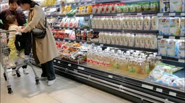 China: Citizens shop for consumer goods at a supermarket in Yichang