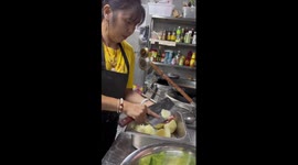 Chef shows off her rapid potato cutting skills