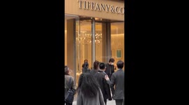 Furious shopper attacks Tiffany store in China