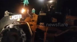 BRO clears Razdan Pass overnight in northern India, rescues 20 civilian vehicles stuck in Snow