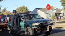 US, Los Angeles: Lancaster Postal Worker Struck by Vehicle