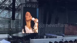 Rihanna 'cries' on stage on first night of UK and Ireland tour