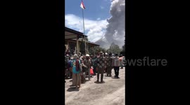 Indonesian: Volcano Eruption Causes Evacuations And Cancelled Flights