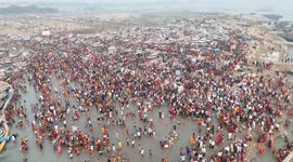Worshippers gather on beach for full moon in India