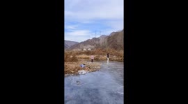 Lady falls into water after sliding on thin ice in Hubei, China