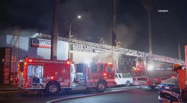 US, Los Angeles: Hollywood Structure Fire