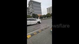 Driver in Wuxi Drives Car on Bare Rim After Tire Blowout to Save Tow Fee