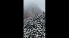 Enchanting winter scenery at China's Maiji Mountain Grottoes