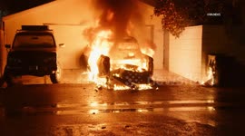 US, Los Angeles: Studio City Arsonist Lights Electric Truck On Fire Behind A Home