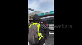 Netherlands: Pro-Palestine actionists in Rotterdam locked themselves up in protest of NEDS arms fair