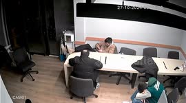 Person falls off chair while sleeping in İstanbul, Türkiye