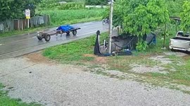 Farmer chases tractor as it detaches from trailer