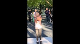 Chinese schoolgirl stuns onlookers with one-finger pull-ups