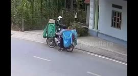 Child on bicycle crashes into fence in Yên Bái, Vietnam