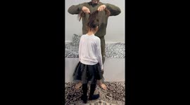 Dad reveals handy life hack that helps him do his daughter's hair