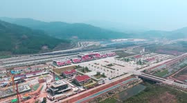 Senior travelers' cross-border tourism booms via China-Laos Railway