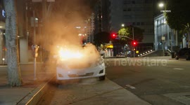US, Los Angeles: Downtown Los Angeles Auto Fire