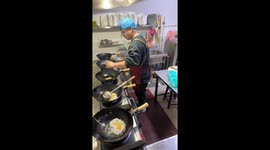 Expert chef simultaneously cooks FIVE pans of fried rice