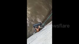 Man uses makeshift tools to rescue drowning cat in China