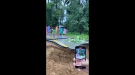 Bridge collapses during storm in southern Thailand