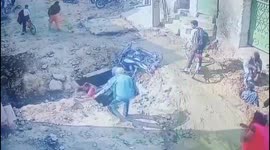 India: Bike rider along with children fell into 10 feet deep sewerage and were pulled out using a ladder
