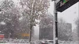 Heavy snowfall marks first snow day in Seoul
