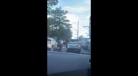 Furious driver smashes van's wing mirror in Manila road rage