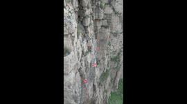 Daring cliff-edge walkway in N. China offers stunning river canyon views