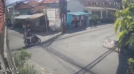 Tourist fights with local driver in road rage row in Bali