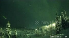 Meteor soars across night sky in Alaska