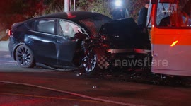 US, Los Angeles: Sawtelle Tesla Crashes Head On Into Metro Bus