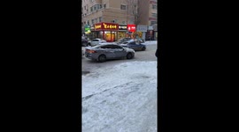 Passersby help to push car stuck on icy road in China
