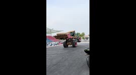 Excavator Olympics! Driver shows off his impressive backhoe skills