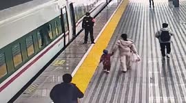 Toddler rescued after falling through train platform gap in China