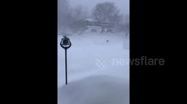 US: Lake Effect Snow Blankets Erie, PA