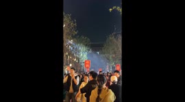 Actor startles woman during parade in Ezhou, China