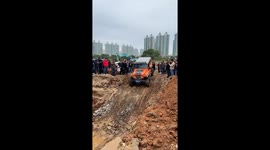 Vehicle attempts off-road trick but flips instead in Jiangxi, China