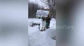 Blizzard brings heavy snow to Erie, Pennsylvania