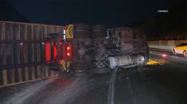 US, Los Angeles: Diamond Bar Crash Involving Overturned Semi Trailer EB 60 Fwy